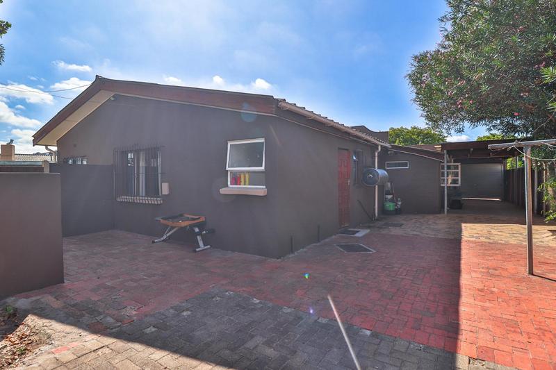 3 Bedroom Property for Sale in Oakglen Western Cape